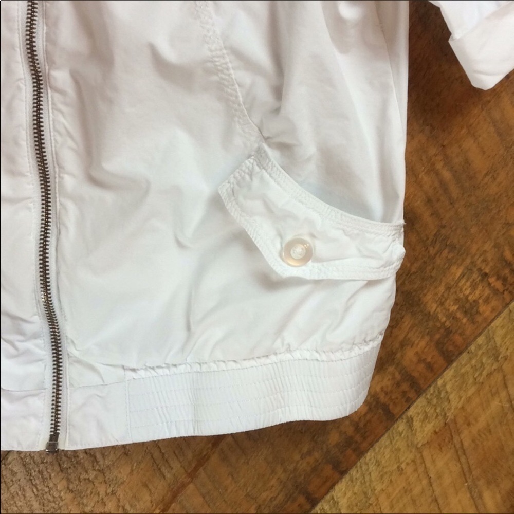 Chico’s lightweight short sleeve white jacket Size Small - Picture 4 of 9